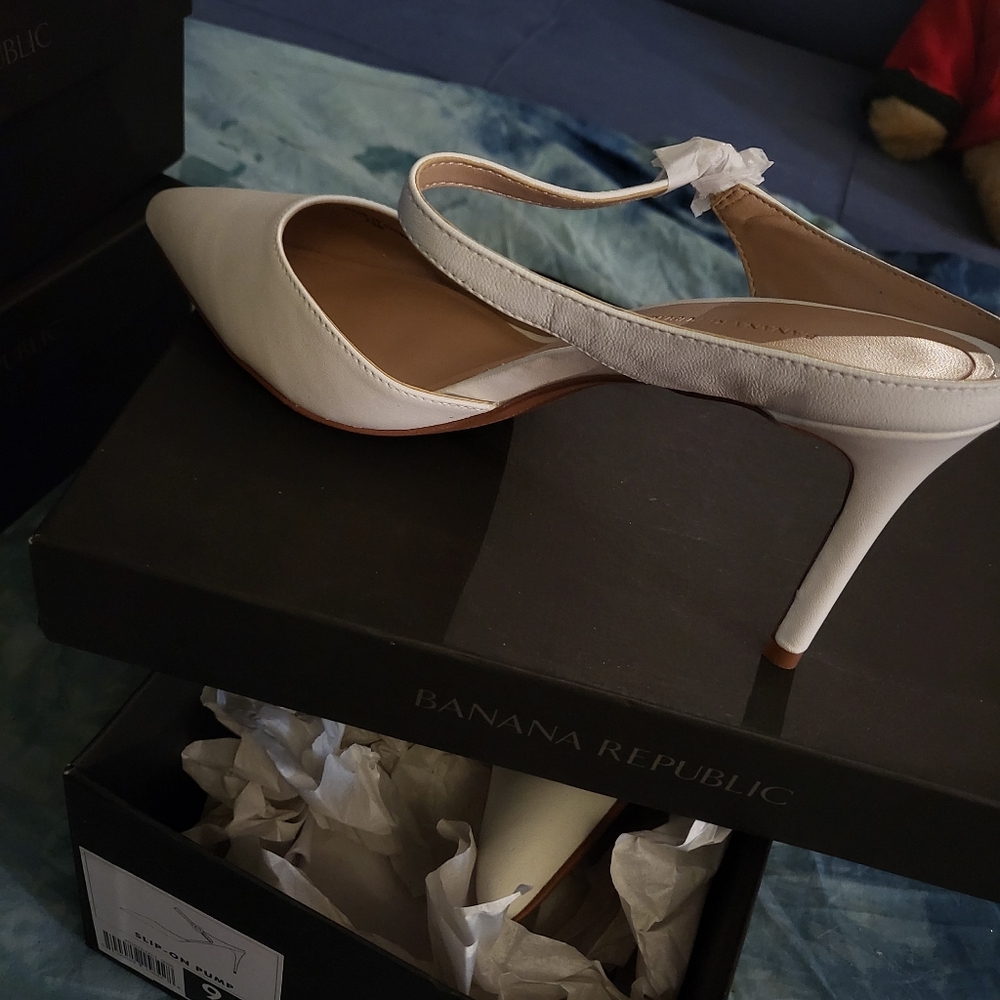 Banana Republic white heels NWT